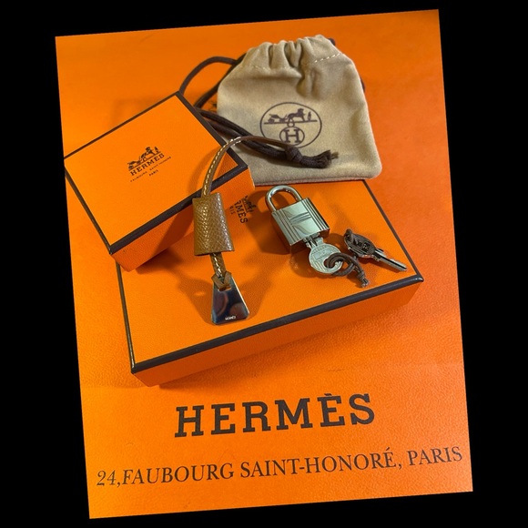 Hermes Palladium Cadena Padlock Rare #32 & Hermes Mini Clochette Epsom Bag Charm - Picture 2 of 16